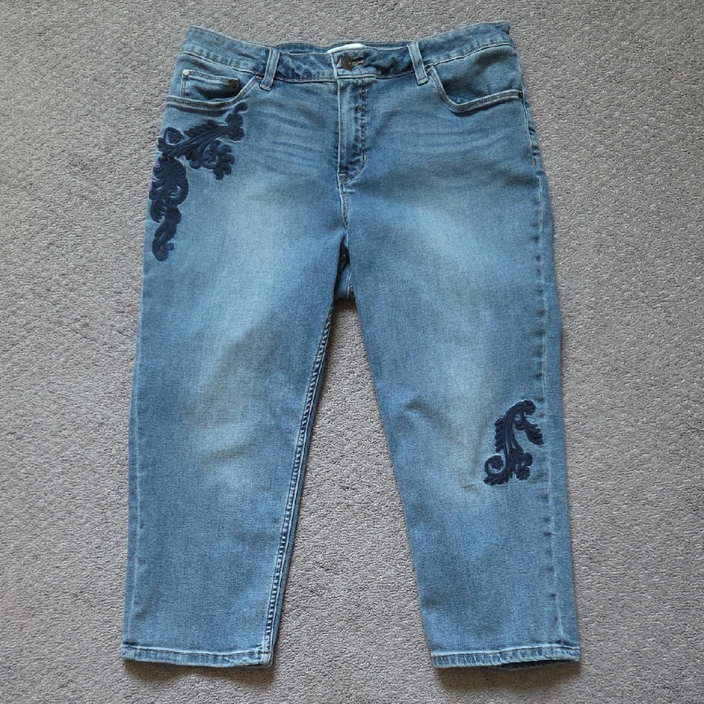 Croft & Barrow Light Blue Embroidered Cropped Jeans
